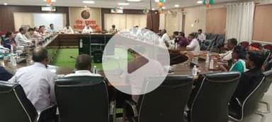 @बाराबंकी लोकसभागार में किसानों की समस्याओं पर प्रशासनिक अधिकारियों के साथ चर्चा।
Discussion with administrative officials on the problems of farmers in #Barabanki Lok Sabha Hall.