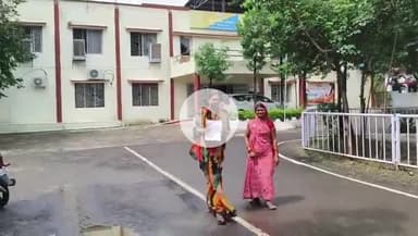 खंडवा नगर: शिकायत लेकर SP ऑफिस पहुंची किन्नर समाज की गुरु करिश्मा, पड़ोसी फ़िरोज़ और वज़ीर पर परेशान करने का लगाया आरोप