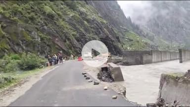 भटवाड़ी: बीआरओ ने गंगोत्री हाईवे को वाहनों की आवाजाही के लिए हर्षिल तक खोल दिया, छोटे-बड़े वाहन हर्षिल तक आसानी से पहुंच सकते हैं