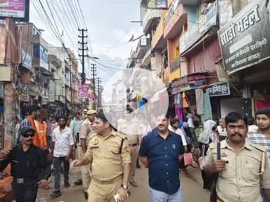 सुल्तानपुर: शहर के चौक घंटाघर से सब्ज़ी मंडी रोड तक अतिक्रमण हटाओ अभियान, एसडीएम, सीओ सिटी और नगर पालिका के अधिकारी मौजूद