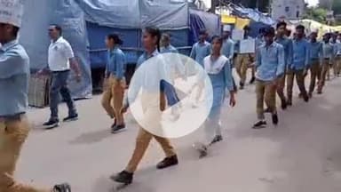 फतेहाबाद: सड़क सुरक्षा मित्र अभियान के तहत जनता इंटर कॉलेज के छात्रों ने फतेहाबाद में निकाली जागरूकता रैली