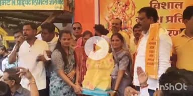 गंधवानी: जीराबाद में नेता प्रतिपक्ष उमंग सिंगार ने गणेश उत्सव समितियों को गणेश प्रतिमाओं का वितरण किया