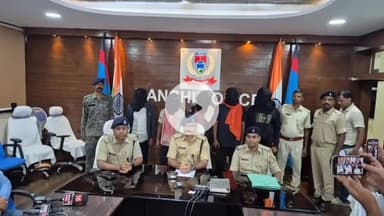 कांके: रांची: अनगड़ा और पिठोरिया थाना क्षेत्र से भारी मात्रा में अवैध शराब के साथ पांच आरोपी गिरफ्तार