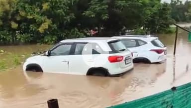 कांके: चुटिया स्थित स्वर्णरेखा नदी में भारी बारिश से बाढ़, कई घरों में घुसा पानी