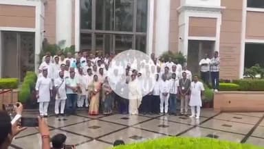 देश का प्रधानमंत्री कैसा हो, #राहुल_गांधी जैसा हो!
📍नई दिल्ली √ टीम मध्यप्रदेश √ कांग्रेस मुख्यालय