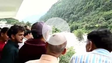 राजगढ़ी: जिलाधिकारी ने खरादी में भू-कटाव वाले स्थान का किया निरीक्षण