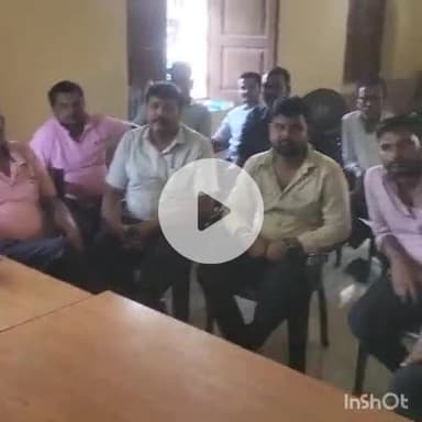 नरपतगंज: जिला कृषि पदाधिकारी ने नरपतगंज किसान भवन प्रांगण में खाद दुकानदारों के साथ बैठक आयोजित की