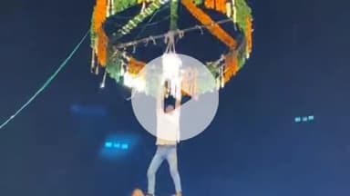 झांसी: मुक्त काशी मंच पर दधि मटकी फोड़ कार्यक्रम में शंकर सिंह बगीचा ग्रुप ने फोड़ी मटकी, 92 हजार रुपए मिले नाम ईनाम