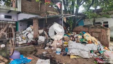 मिर्ज़ापुर: हरगढ़ गांव के भंवरुपुर साटनपट्टी मजरे में कबाड़ी की दुकान में करंट से मजदूर की मौत, कबाड़ी की बेटी भी झुलसी