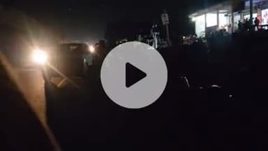 #कौशांबी थाना कोखराज क्षेत्र के चाकवन चौराहा के पास स्थित अंग्रेजी शराब के ठेके के सामने रोजाना जाम की स्थिति बनी रहती