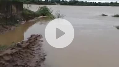 पीपलदा: अयाना क्षेत्र के पार्वती नदी सुरथाक पुलिया पर 5 फीट पानी, राजस्थान का मध्यप्रदेश से संपर्क कटा, पुलिस जाप्ता तैनात