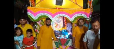 उतरौला: उतरौला में मनमोहक झांकियों के साथ शोभायात्रा निकली