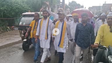 प्रदेश अध्यक्ष राकेश यादव के साथ स्कूल बचाओ देश बचाओ पद यात्रा छपरा  में भारी बारिश में भी संपन्न किया, अमित कुमार सिंह