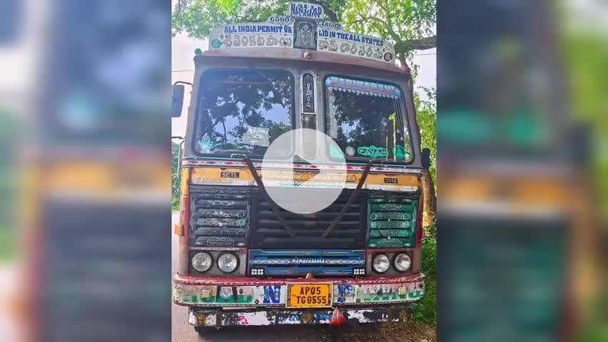 వెల్గటూరు: పాదచారుడిని డీక్కొన్న లారీ. ఓ వ్యక్తికి తీవ్ర గాయాలు, ఆసుపత్రికి తరలింపు..