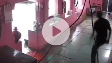 पीपलदा: इटावा कस्बे में बाईपास पर एक सुनसान मकान में घुसे 3 चोर, घर खंगाला, सीसीटीवी फुटेज सोशल मीडिया पर वायरल