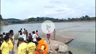 झालरापाटन: गागरोन की कालीसिंध नदी की चंगेरी पुलिया से कार बहकर डूबी, कार में सवा दो अज्ञात युवक लापता, रेस्क्यू ऑपरेशन जारी