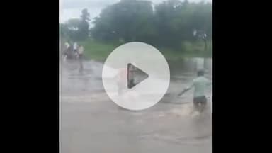 झांसी: पहुंज नदी में उफान से बैदौरा और अमरपुर गांवों का आपसी संपर्क टूटा, बबीना के ग्रामीणों को 30 किमी का लगाना पड़ रहा चक्कर