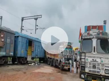 सुल्तानपुर: सुल्तानपुर में पहुंची यूरिया की खेप, रैक प्वाइंट पर उतरी 1800 मीट्रिक टन यूरिया, एडीएम ने किया निरीक्षण