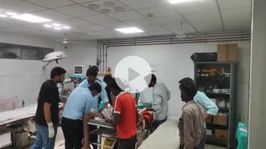 झालरापाटन: झालावाड़ कोटा रोड पर अतरालिया के पास बेकाबू होकर बाइक सवार डिवाइडर से टकराया, गंभीर अवस्था में झालावाड़ से कोटा रेफर