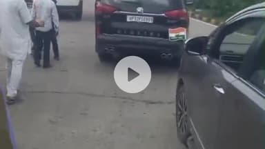 सीतापुर: खैराबाद के टोल टैक्स पर कांग्रेस के प्रदेश अध्यक्ष अजय राय का कांग्रेसी नेता व सांसद ने भव्य स्वागत किया