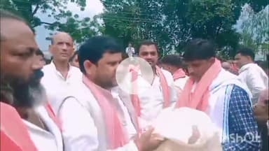 नवाबगंज: कमरपुर सरैया गांव से साइकिल से वैष्णो देवी जाने वाले श्रद्धालुओं का स्वागत पूर्व एमएलसी ने किया