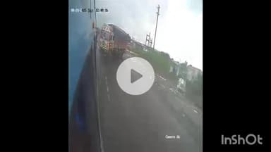 धरमपुरी: धामनोद: दूधी मधुबन चौराहे पर बस और ट्रक की भिड़ंत, टला बड़ा हादसा, सीसीटीवी वीडियो आया सामने