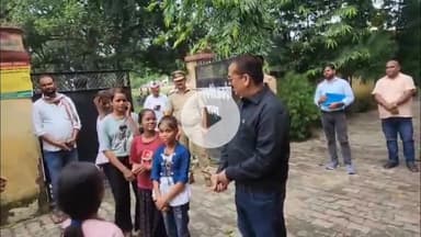 जौनपुर: छात्राओं को गुणवत्तापूर्ण भोजन देने की अपील की डीएम ने