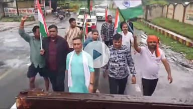 सिंगरौली: संयुक्त संघर्ष मंच ने दुद्धिचुआ रेलवे पुल से माजन मोड़ तक पदयात्रा निकाली, नो एंट्री का आदेश वापस लेने की मांग