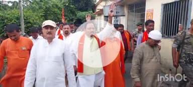 फारबिसगंज: अररिया सांसद प्रदीप सिंह महावीरी झंडा शोभायात्रा में शामिल हुए