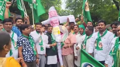 हज़ारीबाग: हजारीबाग में झामुमो का विरोध प्रदर्शन, कार्यकर्ताओं ने किया पुतला दहन