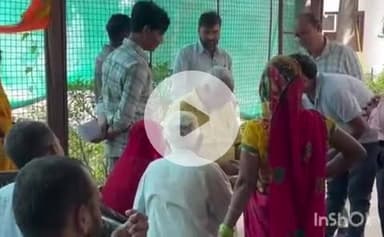 एत्मादपुर: एत्मादपुर विधानसभा क्षेत्र से विधायक डॉ. धर्मपाल सिंह ने अपने आवास पर जनता दरबार लगाकर सुनी लोगों की समस्याएं