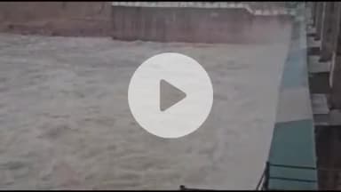 करौली: जिले में भारी बारिश से पांचना बांध हुआ लबालब, चार गेट खोलकर गंभीर नदी में लगातार की जा रही है पानी की निकासी