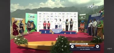 खंडवा नगर: सिंगाजी ग्राम की 15 वर्षीय दीपिका ढीमर ने राष्ट्रीय केनो प्रतियोगिता में जीता सिल्वर मेडल