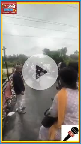 Swarnrekha नदी उफान 🚨 | रांची केतारी बागान का जर्जर पुल खतरे में | Ranchi Flood 2025

#Ranchi #Swarnrekha #Flood2025