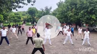 दौसा: दौसा पुलिस लाइन सहित जिले भर में पुलिस और आमजन ने मिलकर दिया फिटनेस का संदेश, किया योग, फिटनेस की डोज आधा घंटा रोज