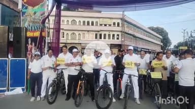 भीलवाड़ा: भीलवाड़ा में फिट इंडिया मिशन के तहत 'फिटनेस की डोज-आधा घंटा रोज' कार्यक्रम का आयोजन, पुलिसकर्मियों ने चलाई साइकिल