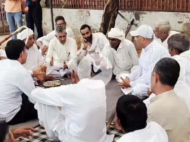 भिवानी: पूर्व मंत्री जेपी दलाल ने मृतक मनीषा के घर जाकर जताया शोक, परिजनों को दिया CM नायब सैनी का संदेश