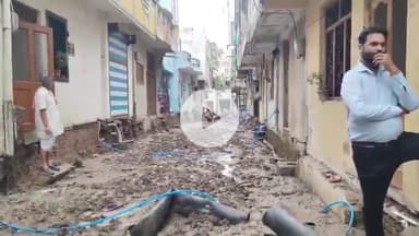 रतलाम नगर: वार्ड नंबर 18 में लोगों का फूटा गुस्सा सड़क को लेकर कहां सड़क निर्माण का वादा कर खुदवा दी सड़क।  #jansamasya