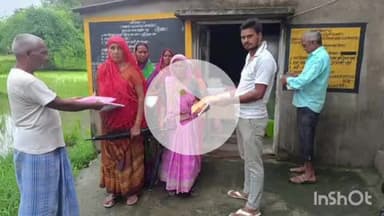 उंटारी रोड: उटारी रोड़ प्रखंड क्षेत्र के मुरमा कलां में संचालित जनवितरण प्रणाली दुकानदार ने राशन कार्डधारियों के बीच बाटा धोती साड़ी