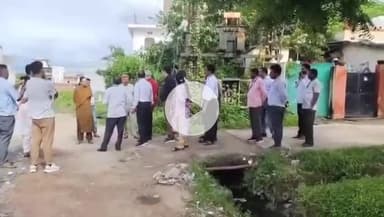 सिंगरौली: आयुक्त ने वार्ड 41 में निर्माण कार्य और सफाई व्यवस्था का निरीक्षण किया, 3 वर्षों में स्वीकृत कार्यों की नस्ती पेश करने के निर्देश दिए