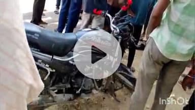 करपी: बैरबीघा के पास सोमवार को सड़क हादसे में दो बाइक सवार घायल