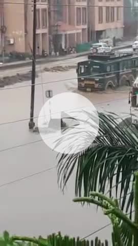 बद्दी: अगर BBN में आना है तो गाड़ी नहीं, नाव लेकर आइए, रविवार को हुई तेज बारिश के कारण BBN की सड़क बनी नदियां