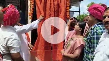 दौसा: नगर परिषद सभापति और आयुक्त ने सोमनाथ महादेव मंदिर के मुख्य द्वार का किया उद्घाटन