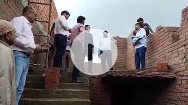 सिराथू: कड़ा में बन रहे छात्रावास का अधूरा काम देखकर भड़के जिला अधिकारी, कहा- सितम्बर तक पूरा होना चाहिए काम