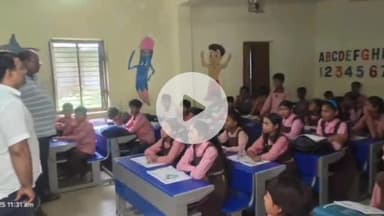 कसिया: कसया के एसडीएम ने नगर स्थित सरकारी स्कूल में बच्चों के साथ जमीन पर बैठकर किया भोजन, दिए हरी सब्जी परोसने के निर्देश