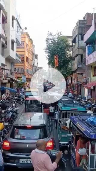 तीज को लेकर आज चौक की सारी गालिया और रोड पे ट्रैफिक जैम !