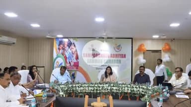 बरेली: बरेली में मंडलायुक्त सौम्या अग्रवाल की अध्यक्षता में विकास भवन सभागार में मण्डलीय समीक्षा बैठक आयोजित हुई