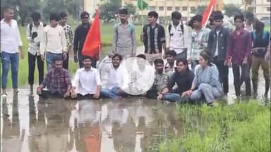 रतलाम नगर: साइंस कॉलेज: खेल ग्राउंड की हालत खराब होने पर अखिल भारतीय विद्यार्थी परिषद का प्रदर्शन