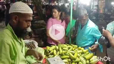 मुंगेर: मुंगेर के मुख्य बाजारों में हरितालिका तीज और चौथचंद पर्व को लेकर देर शाम तक हुई जमकर खरीदारी