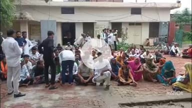 छिबरामऊ: गुरसहायगंज में स्मार्ट मीटर को लेकर किसानों का विरोध, भा.कि.यू.स्वराज के बैनर तले प्रदर्शन